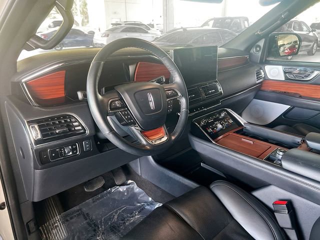 Used 2024 Lincoln Navigator L Reserve image 11