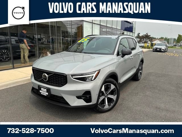 Certified 2025 Volvo XC40 B5 Plus AWD/4WD image 1