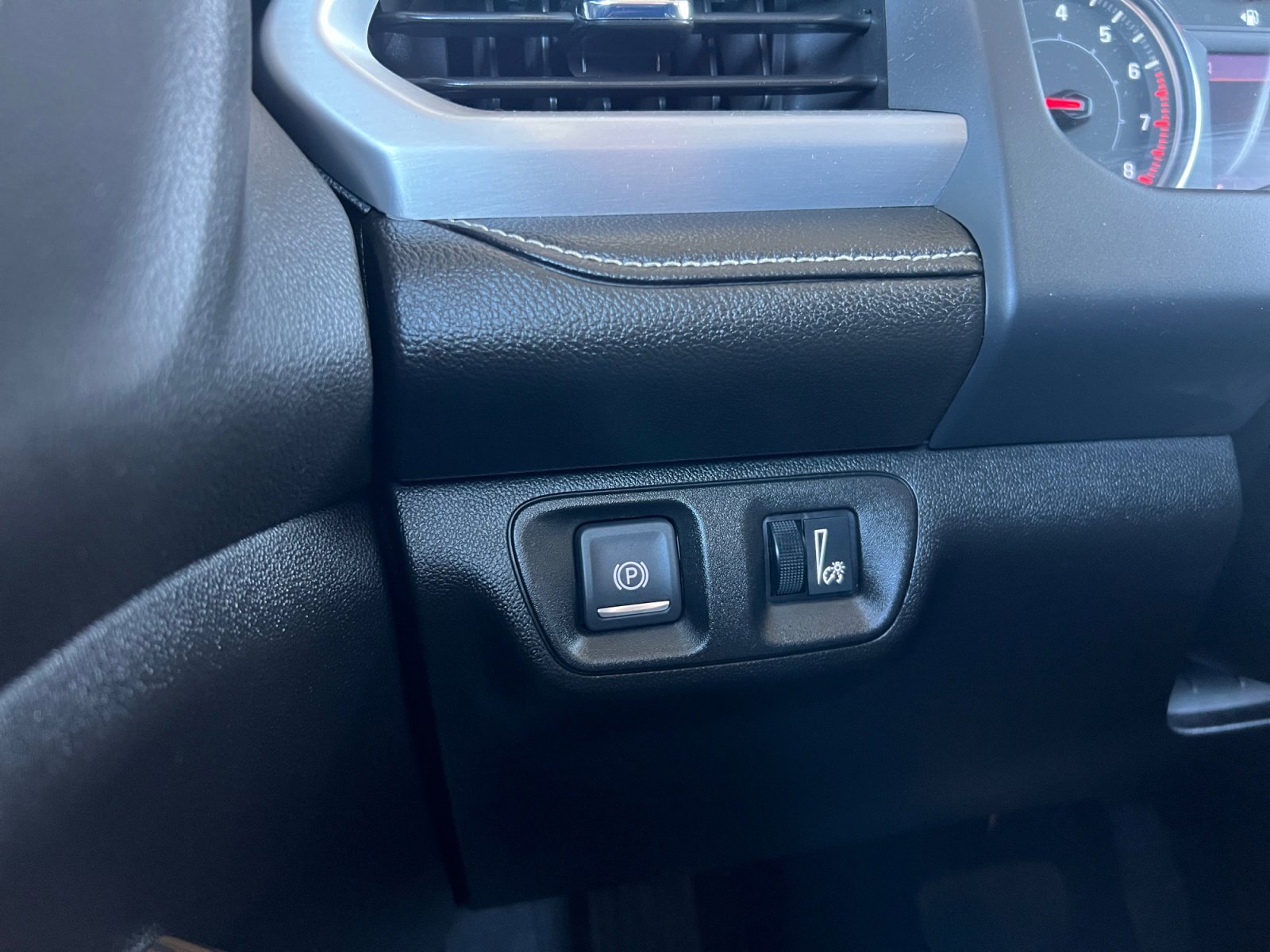 Used 2023 GMC Acadia SLE w/ Driver Convenience Package image 21