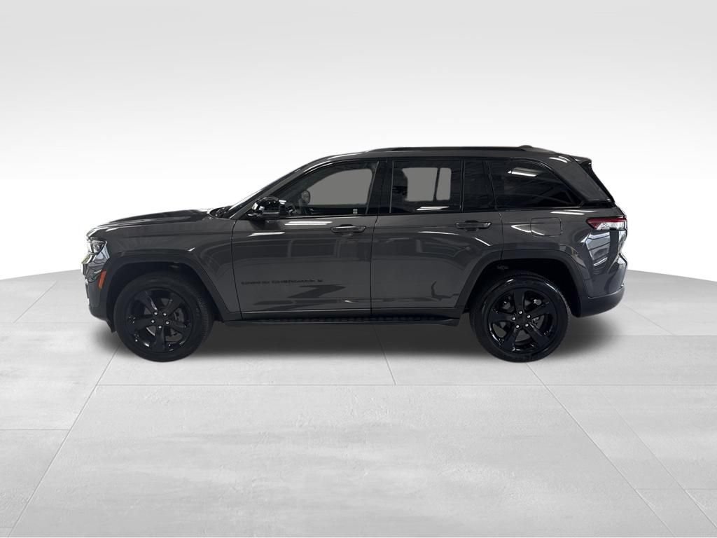 Used 2025 Jeep Grand Cherokee Altitude AWD/4WD video 2