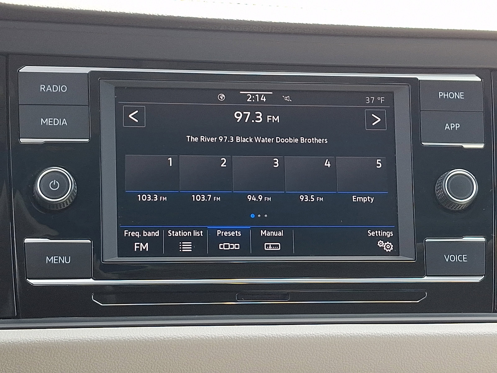 Used 2024 Volkswagen Jetta SE w/ Panoramic Sunroof Package image 18