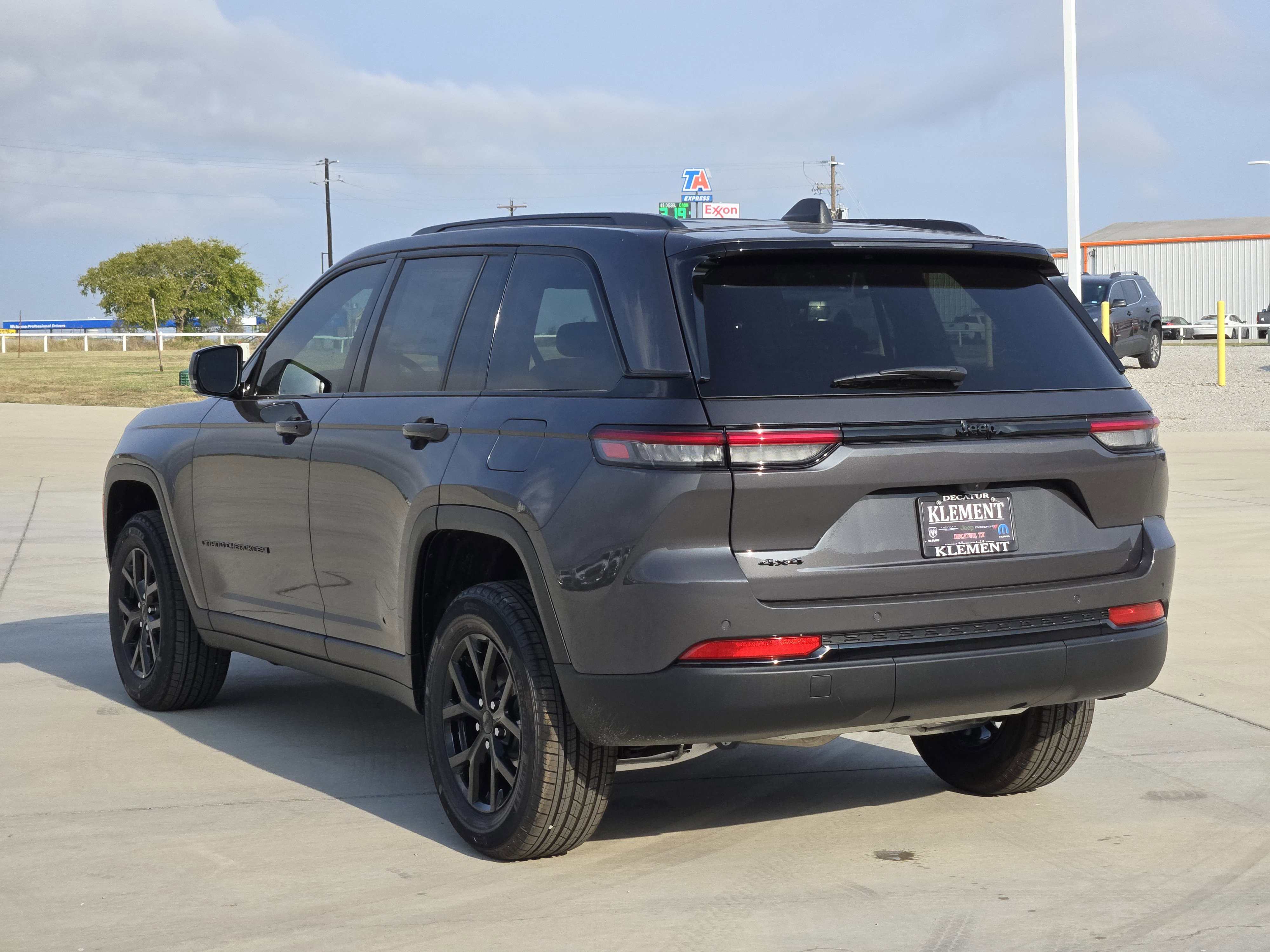 New 2025 Jeep Grand Cherokee 4WD image 3
