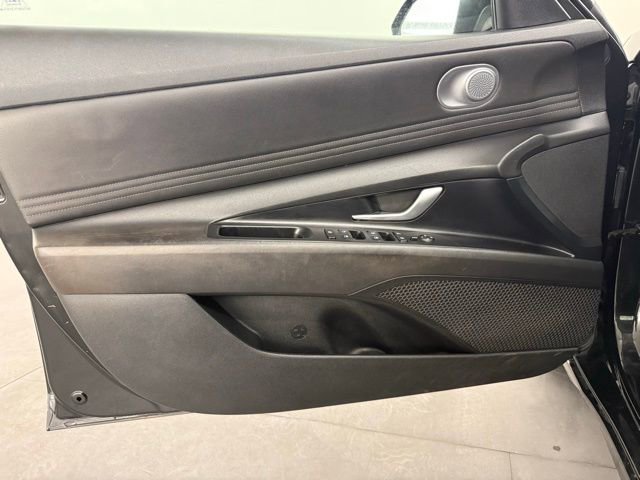 Used 2023 Hyundai Elantra SEL w/ Convenience Package image 28