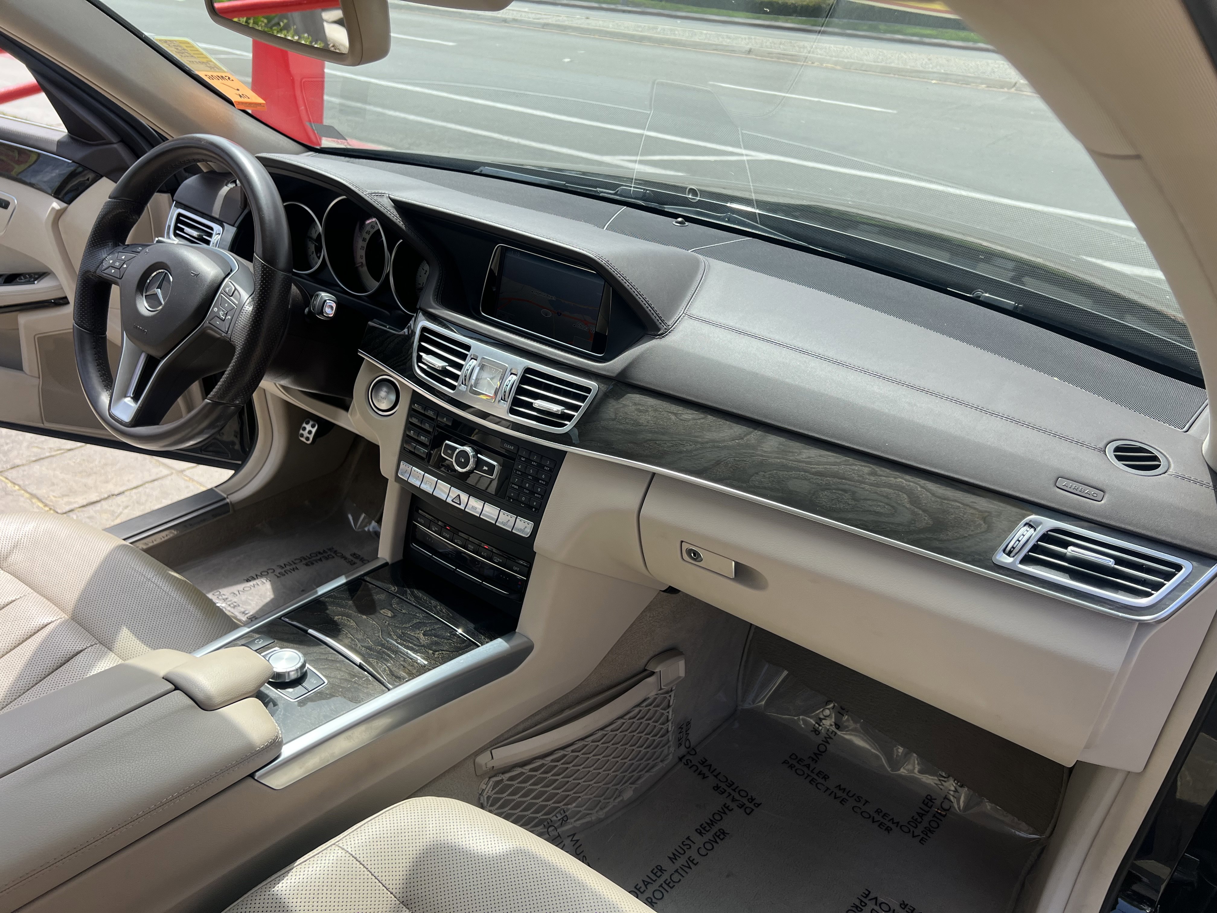 Used 2015 Mercedes-Benz E 400 Sedan w/ Driver Assistance Package image 41