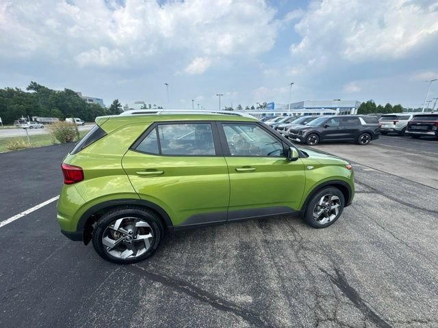 Used 2022 Hyundai Venue SEL FWD image 7
