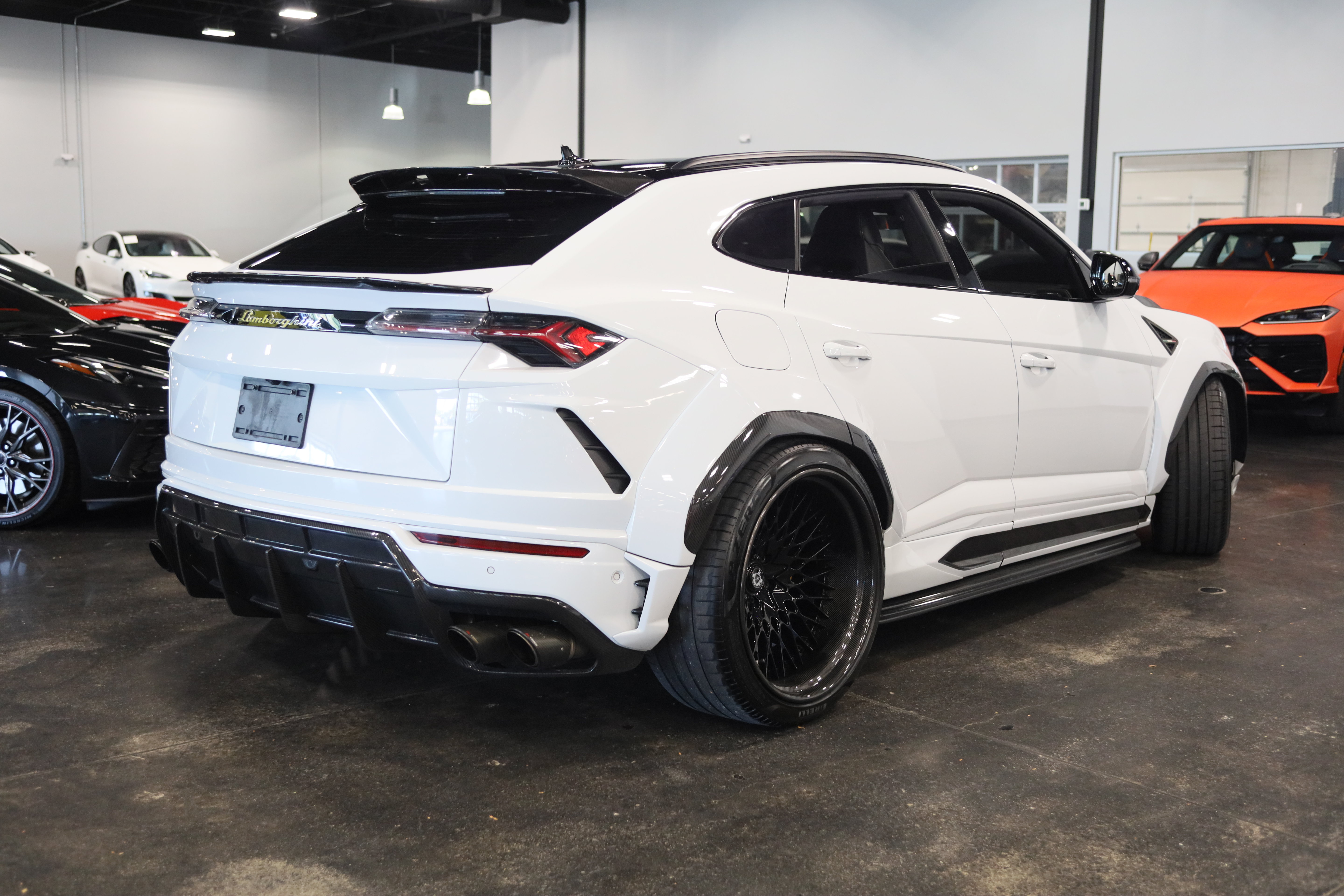 Used 2019 Lamborghini Urus AWD/4WD image 6