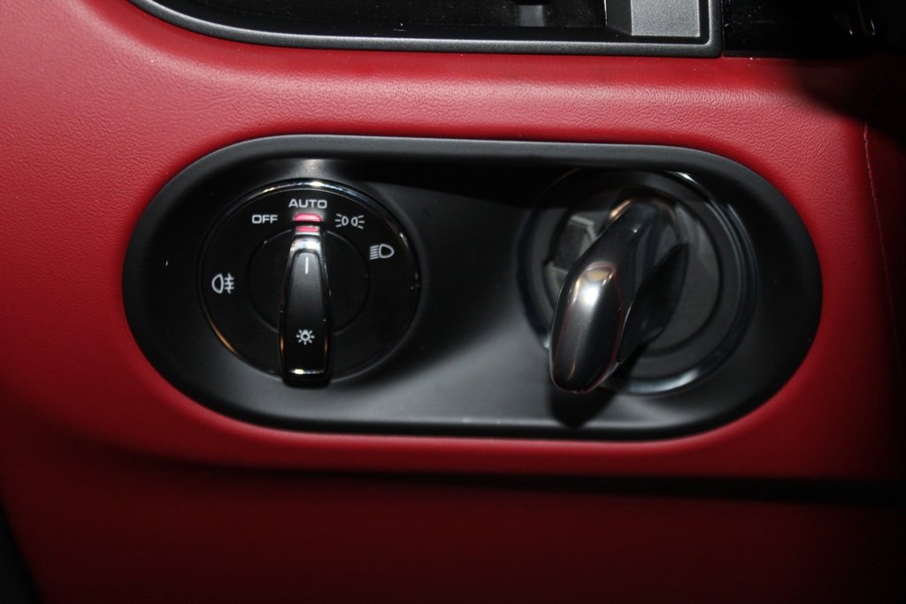 Certified 2025 Porsche Macan image 24