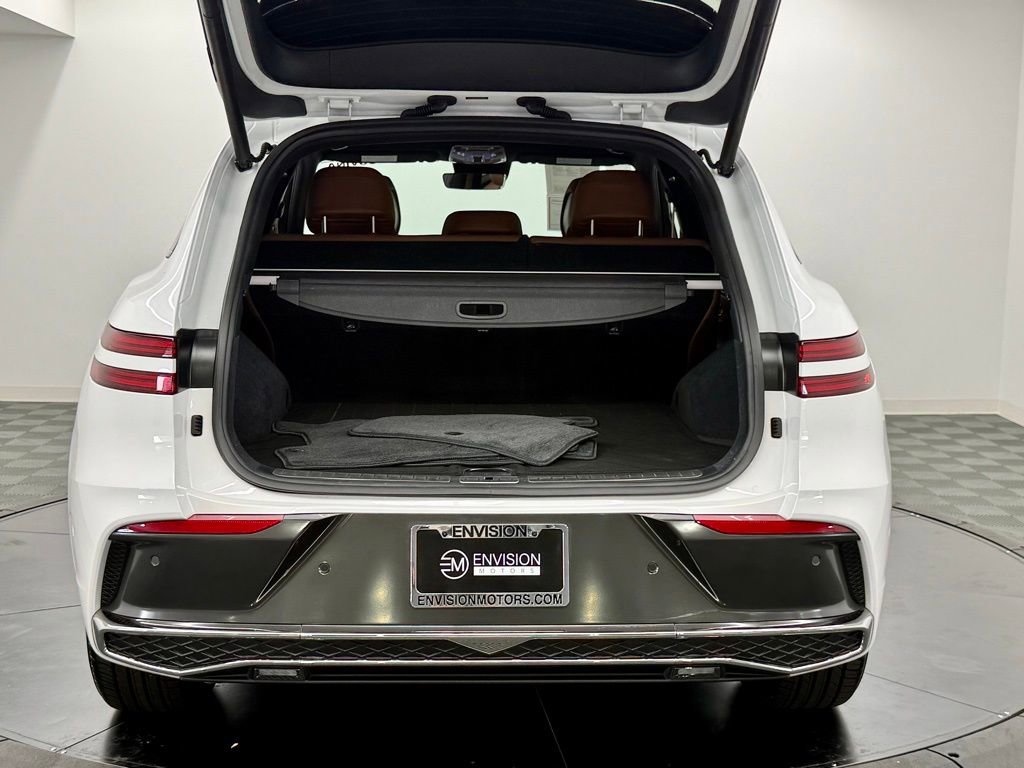 Used 2026 Genesis GV70 2.5T Advanced image 13