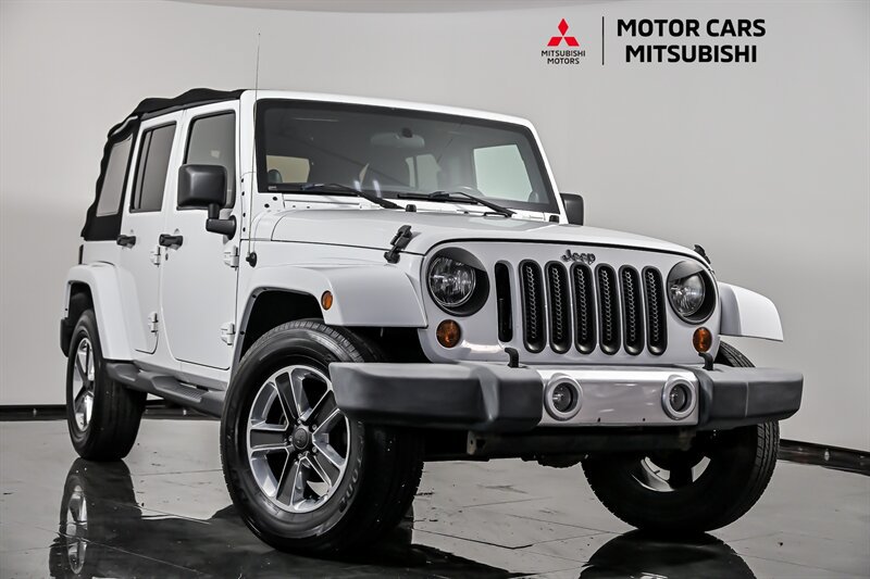 Used 2012 Jeep Wrangler Unlimited Sahara w/ Connectivity Group AWD/4WD image 1