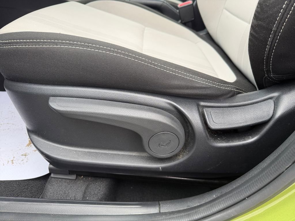 Certified 2022 Hyundai Venue SEL image 12