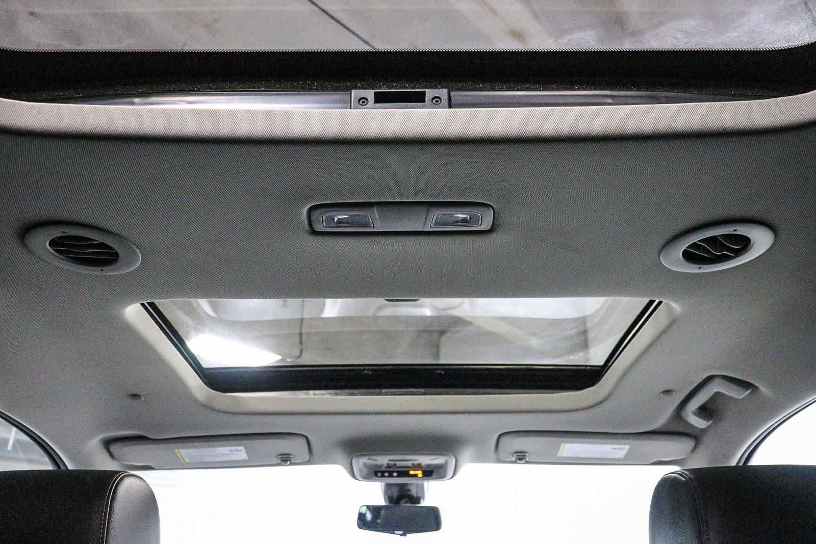 Used 2019 Chevrolet Traverse Premier w/ Redline Edition FWD image 13