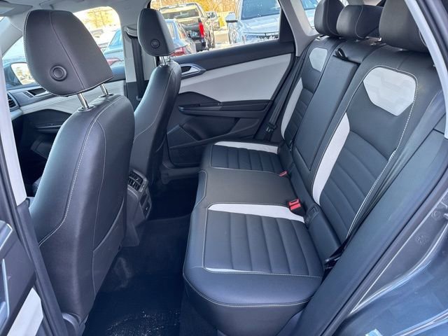 Certified 2025 Volkswagen Taos SEL w/ Black Wheel Plus Package image 25