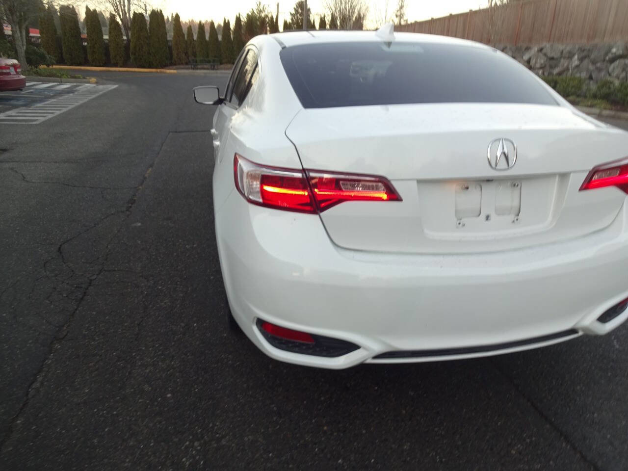 Used 2018 Acura ILX w/Tech 4dr Sedan w/Technology image 10