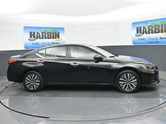 Used 2025 Nissan Altima 2.5 SV FWD image 7