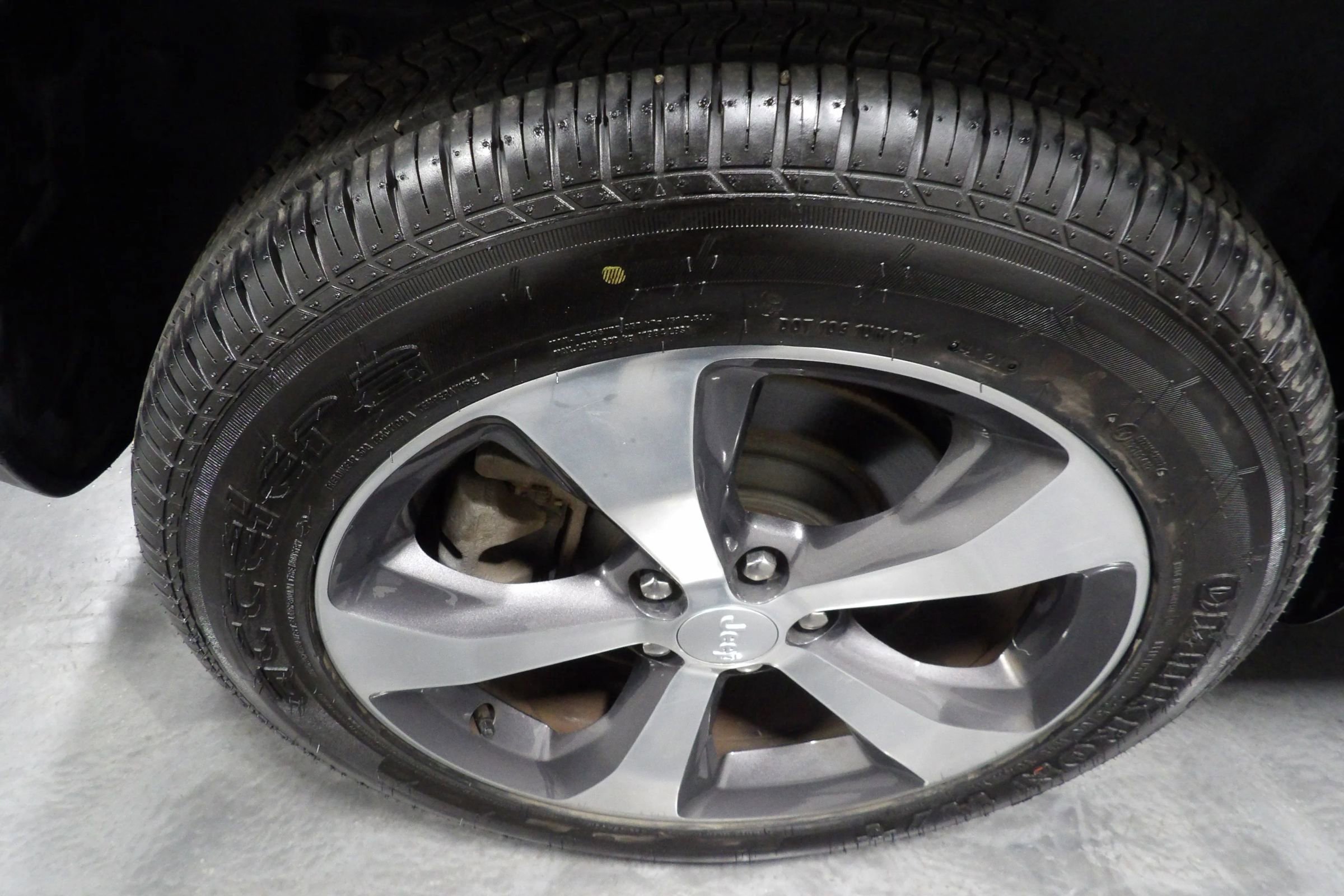 Used 2019 Jeep Cherokee Limited image 19