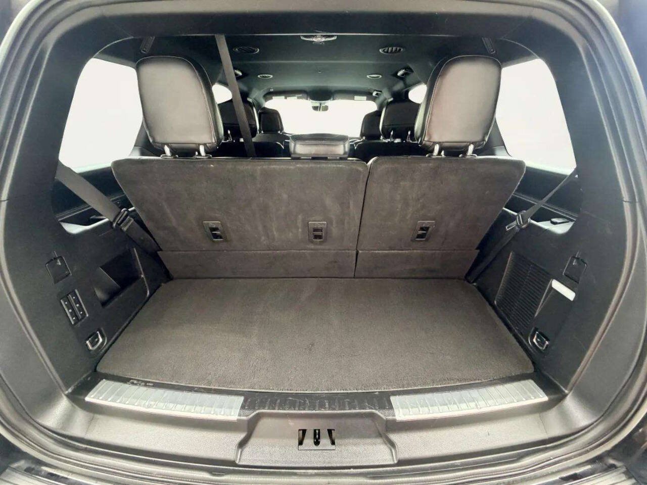 Used 2019 Lincoln Navigator Premiere AWD/4WD image 5