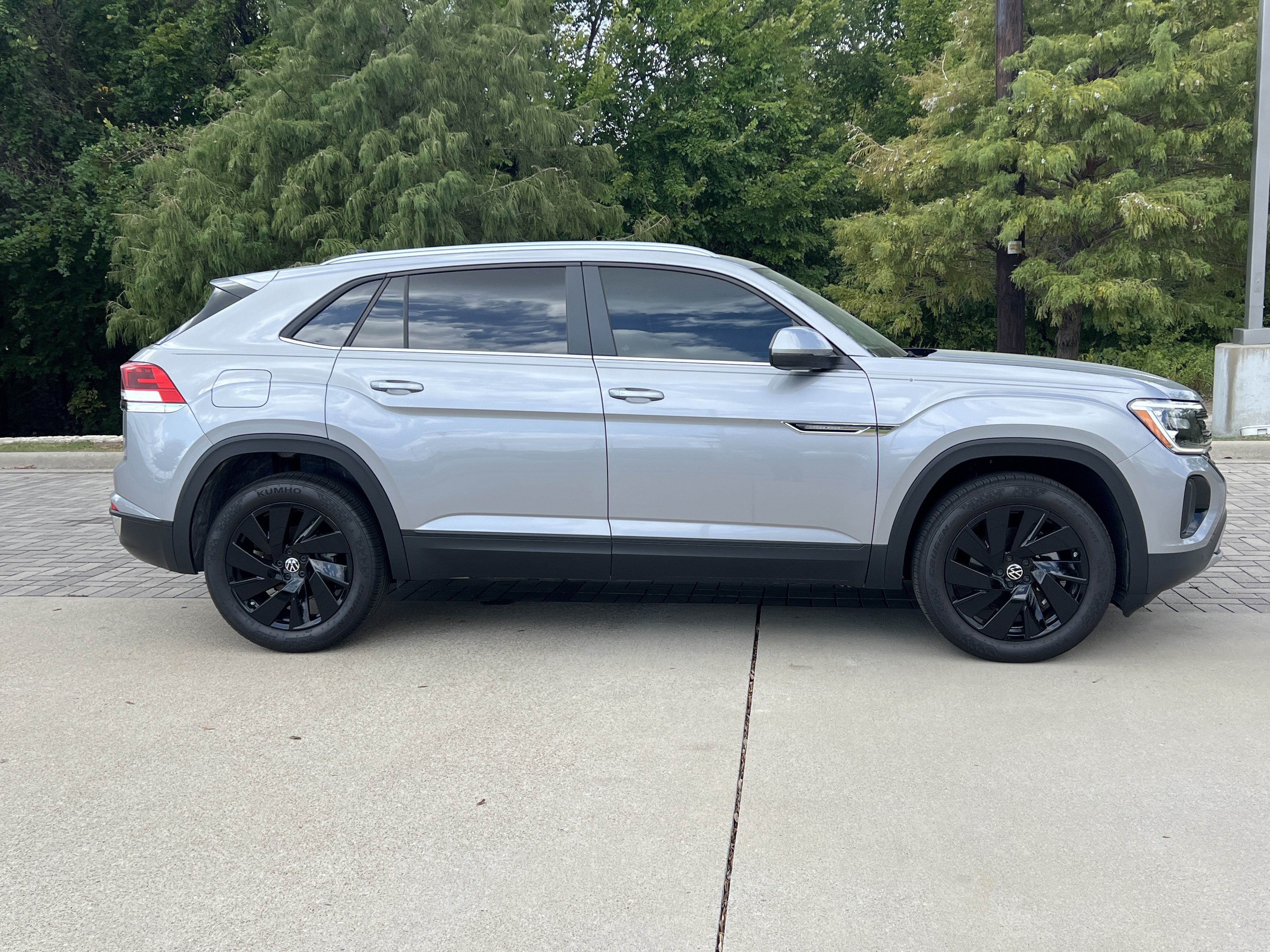 Certified 2026 Volkswagen Atlas Cross Sport SE FWD image 10