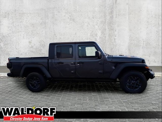 New 2025 Jeep Gladiator Sport image 2