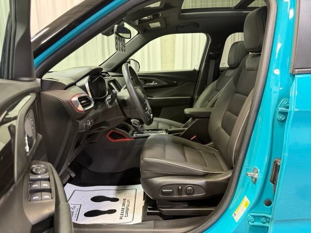 Used 2022 Chevrolet TrailBlazer RS w/ Sun and Liftgate Package AWD/4WD image 5