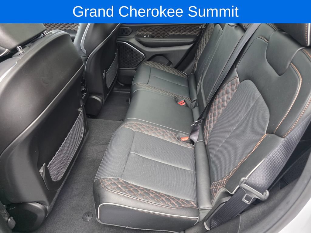 Used 2025 Jeep Grand Cherokee Summit w/ Obsidian Package AWD/4WD image 13