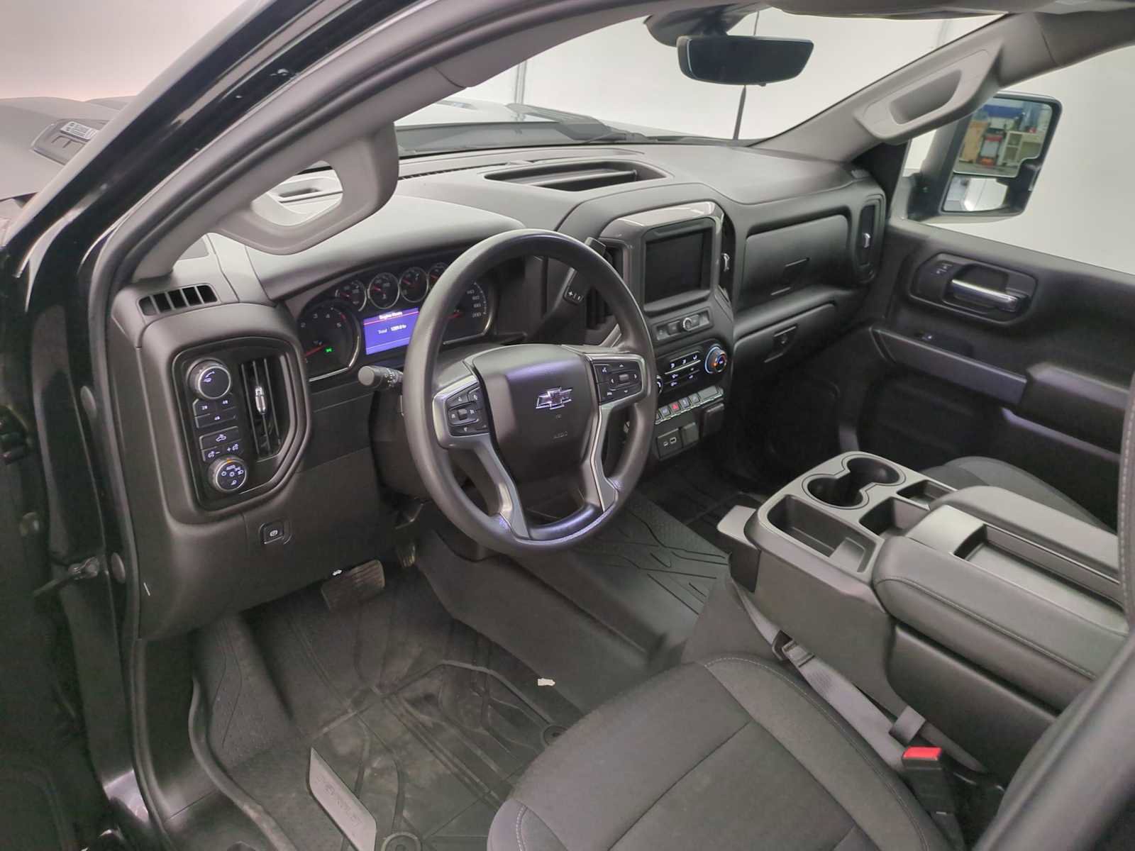 Used 2023 Chevrolet Silverado 2500 Custom w/ Custom Value Package image 2