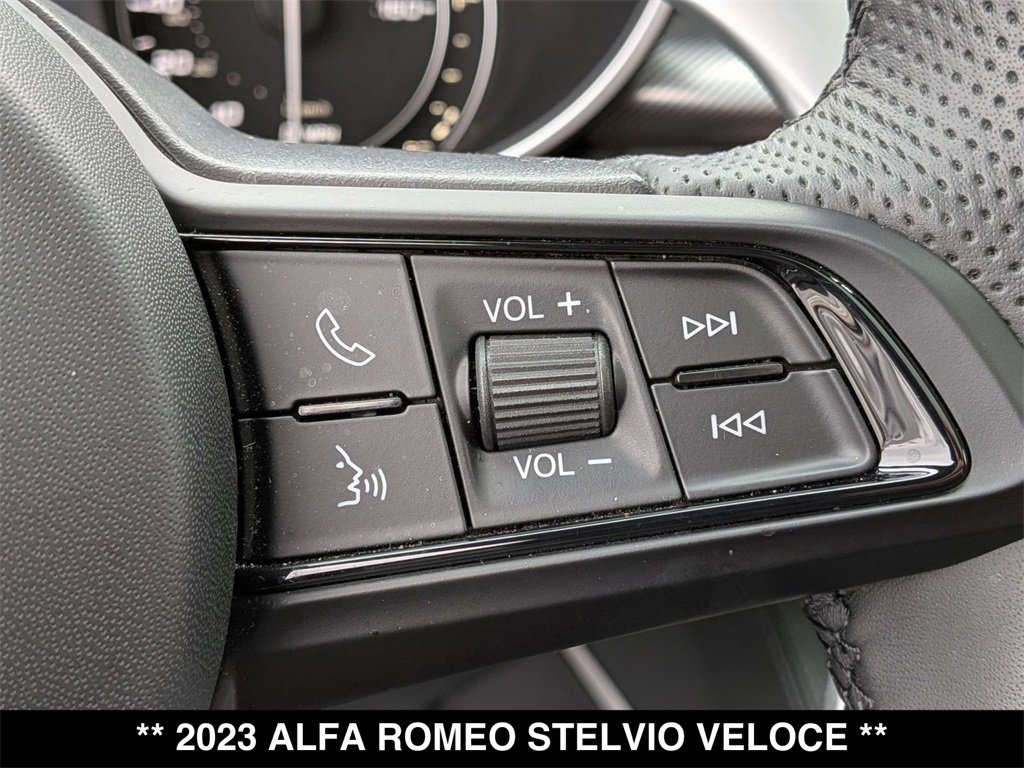 Used 2023 Alfa Romeo Stelvio Veloce image 9