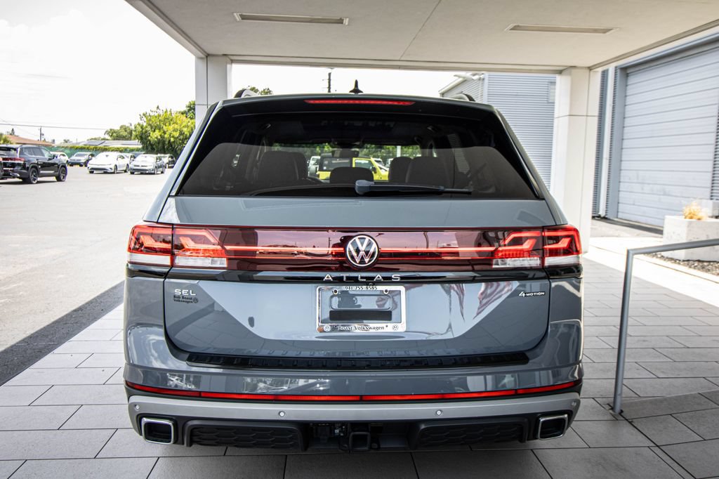 Certified 2024 Volkswagen Atlas Peak Edition SEL AWD/4WD image 16