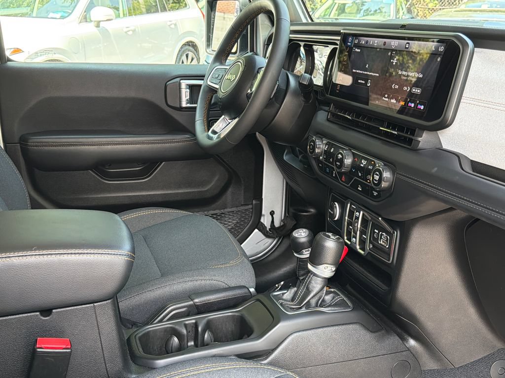 Used 2024 Jeep Wrangler Unlimited Sahara AWD/4WD image 11