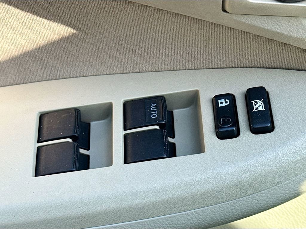 Used 2013 Toyota Corolla L FWD image 26