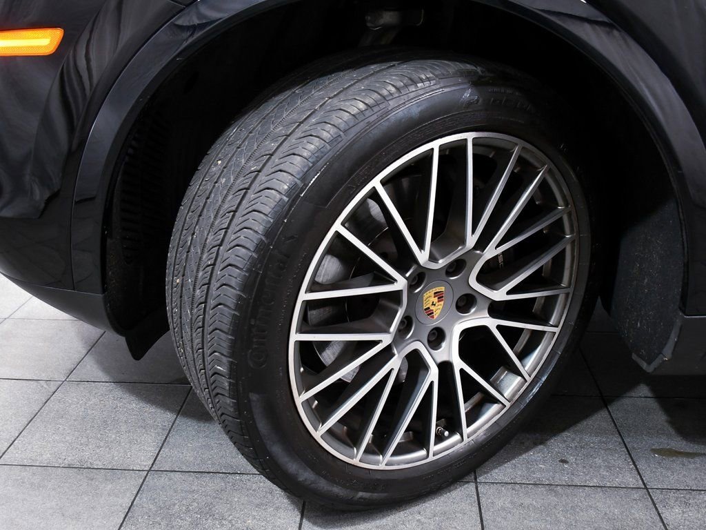 Used 2022 Porsche Cayenne Platinum Edition AWD/4WD image 7