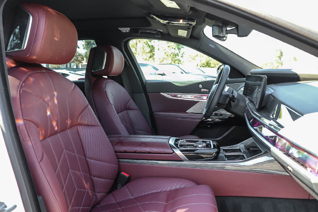 Certified 2023 BMW i7 xDrive60 AWD/4WD image 16