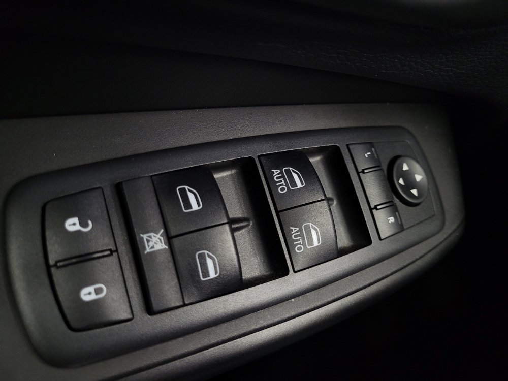 Used 2019 Jeep Cherokee Trailhawk w/ Cold Weather Group AWD/4WD image 27