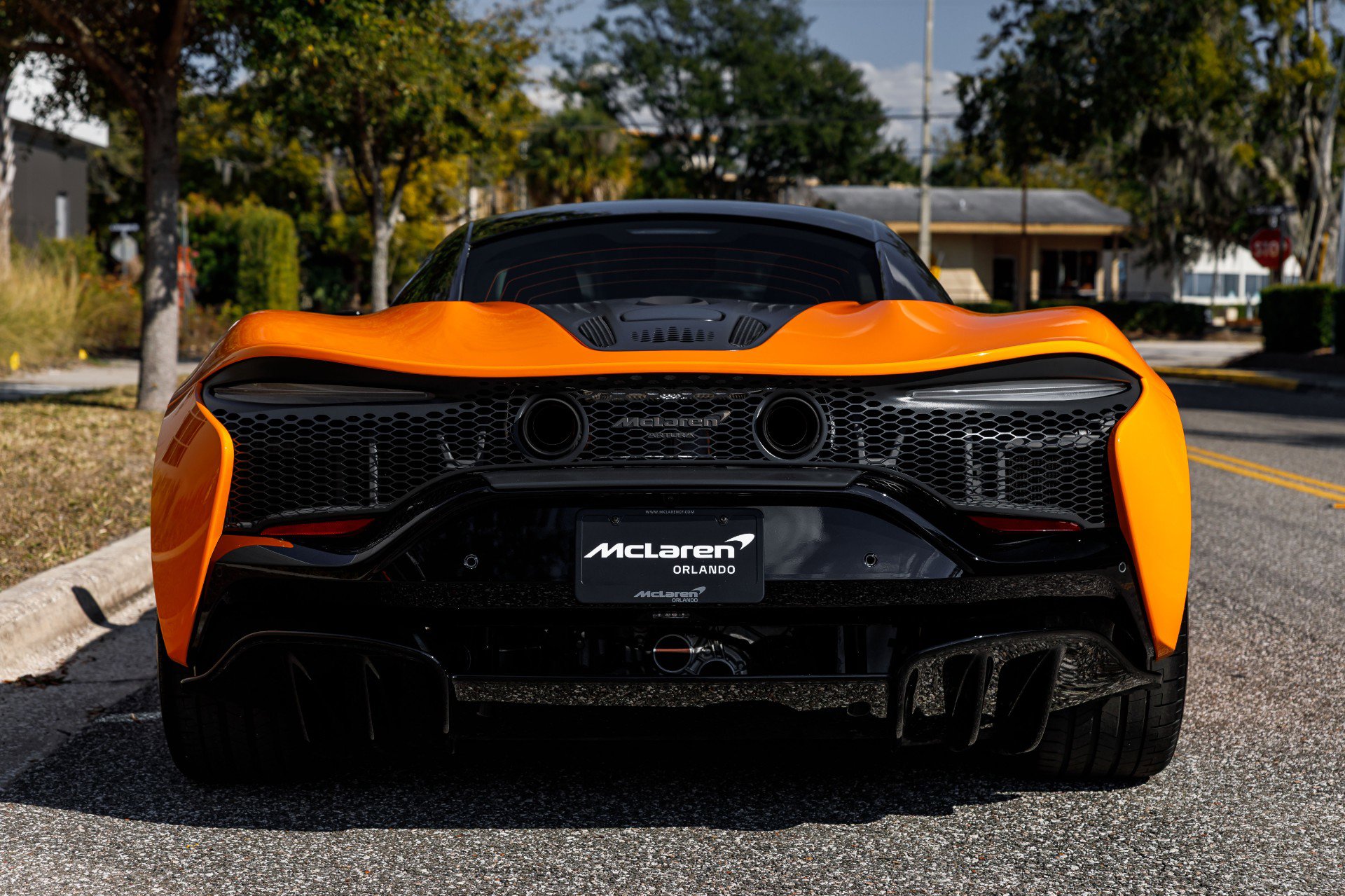 Used 2025 McLaren Artura image 4