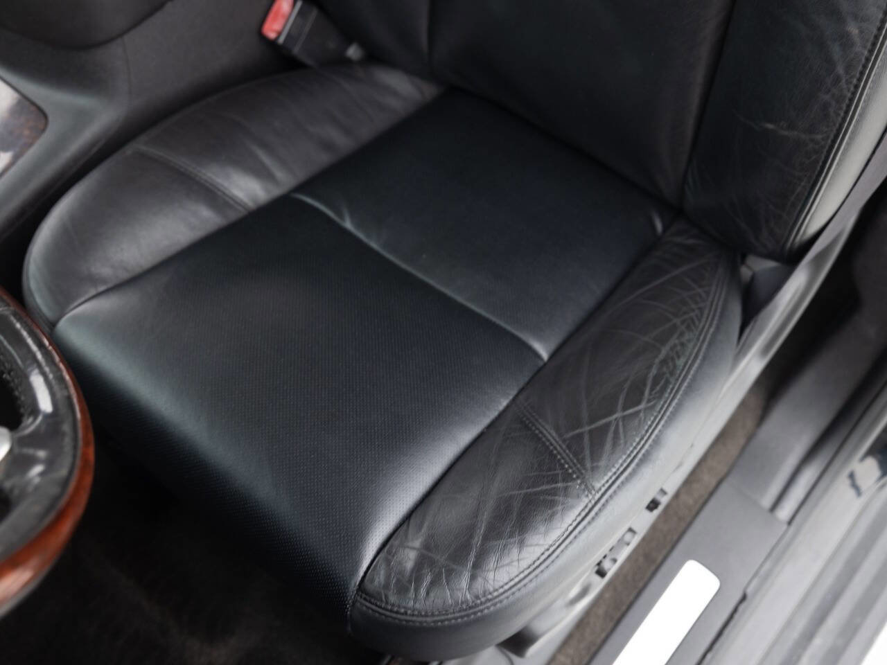 Used 2011 GMC Yukon XL Denali image 21