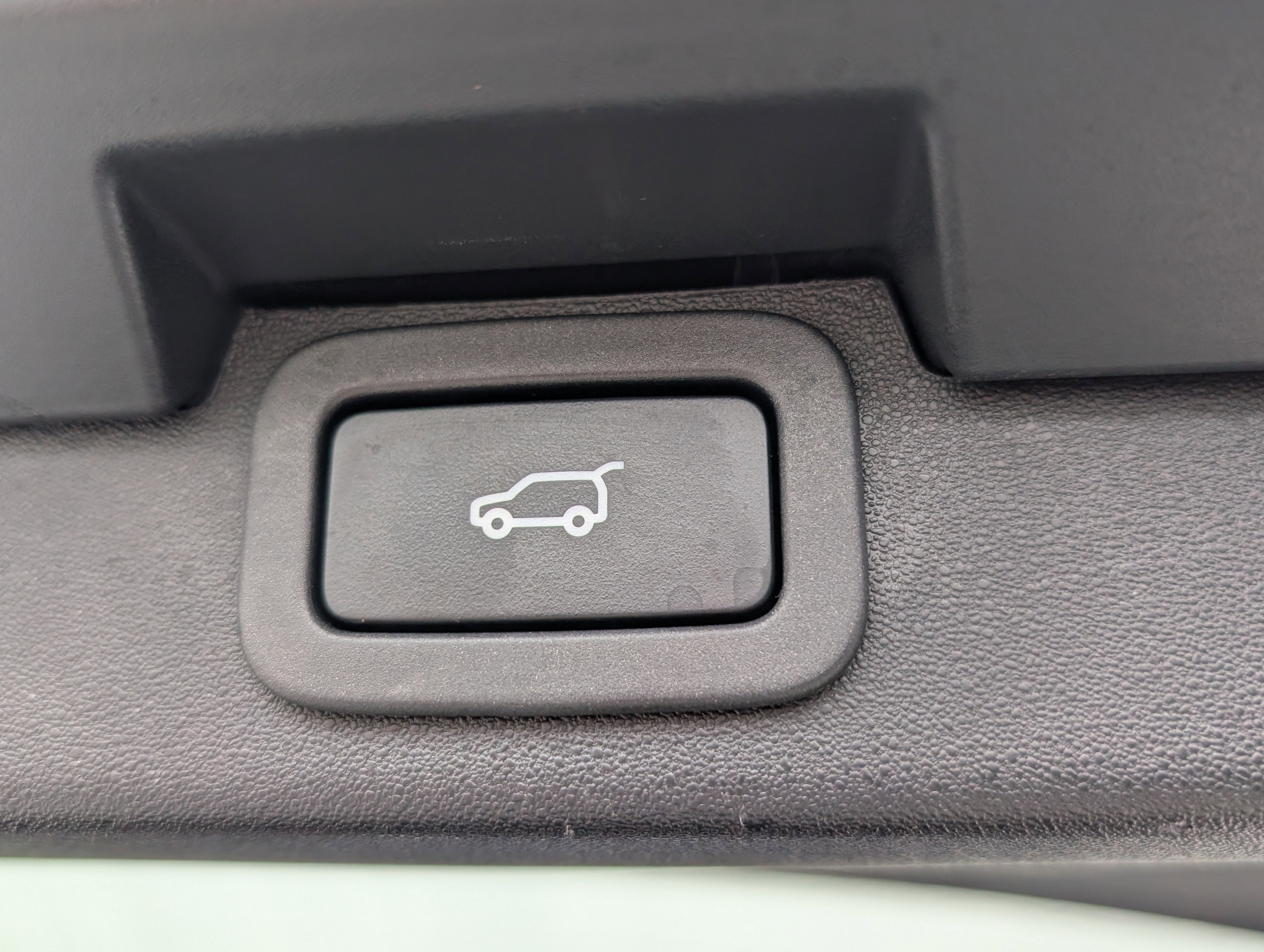 Used 2020 Land Rover Discovery HSE image 14