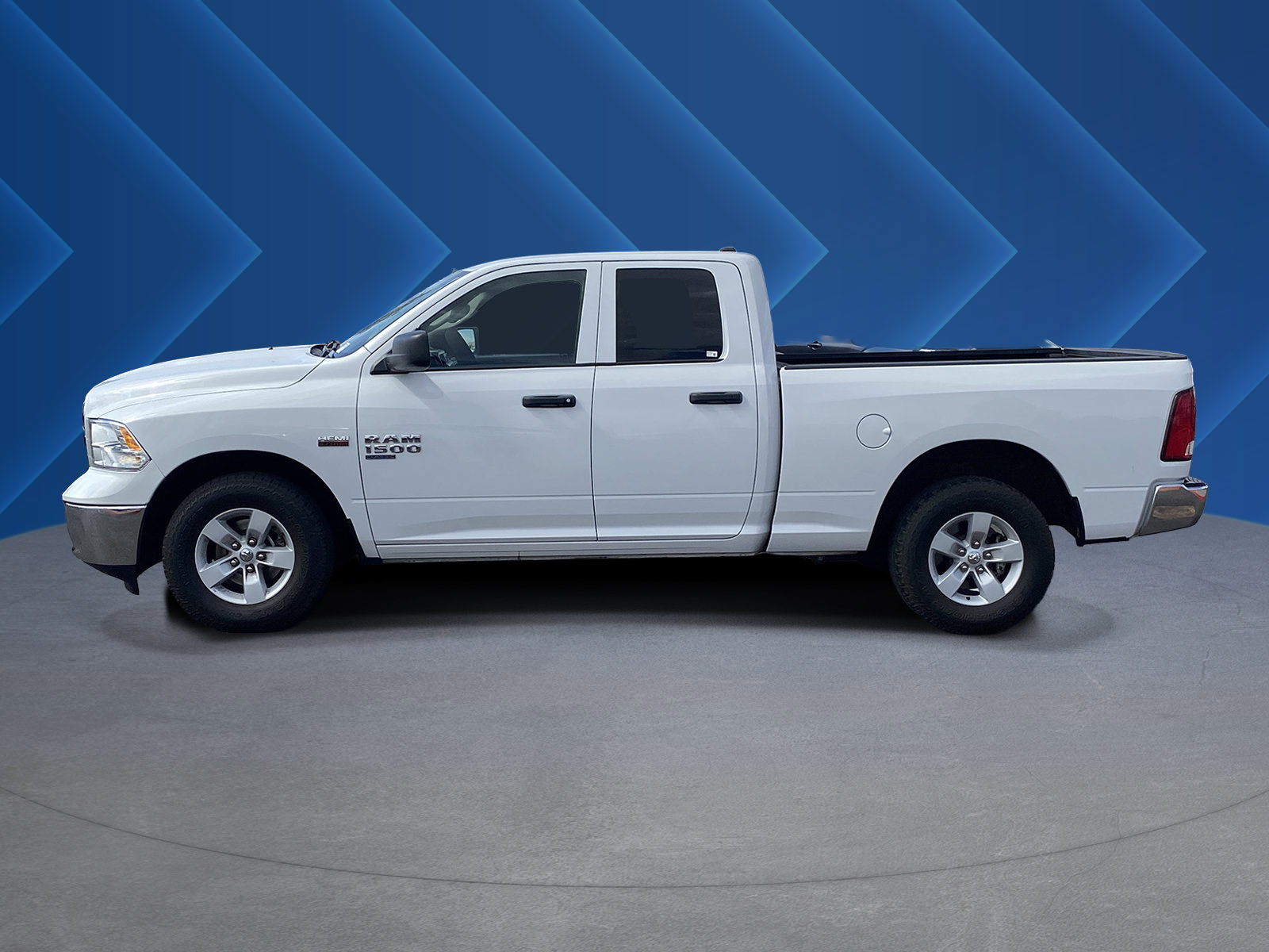 Used 2022 RAM 1500 Classic SLT RWD image 6