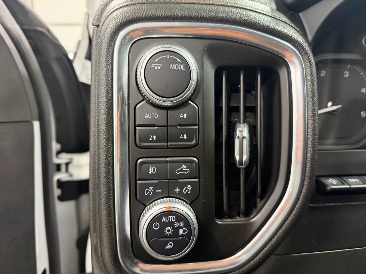 Used 2020 GMC Sierra 3500 AT4 w/ AT4 Premium Package AWD/4WD image 5