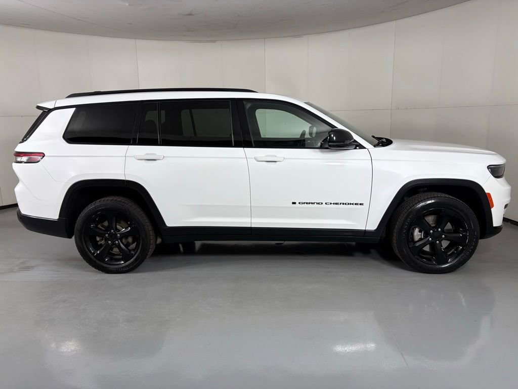 Used 2023 Jeep Grand Cherokee L Laredo AWD/4WD image 11