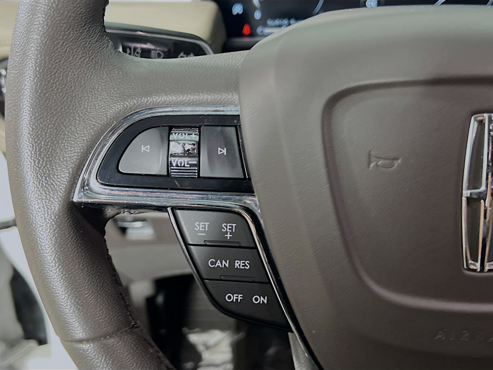 Used 2022 Lincoln Nautilus FWD w/ Premium Package image 19