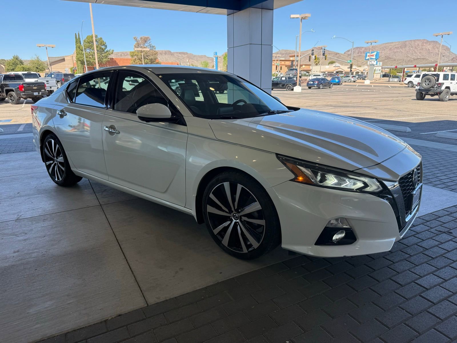 Used 2019 Nissan Altima 2.5 Platinum FWD image 3