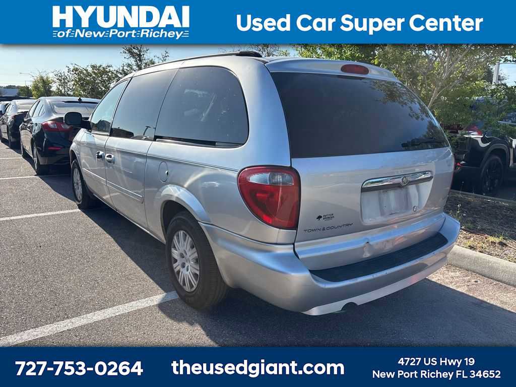 Used 2007 Chrysler Town & Country LX w/ Popular Equipment Group II FWD image 2