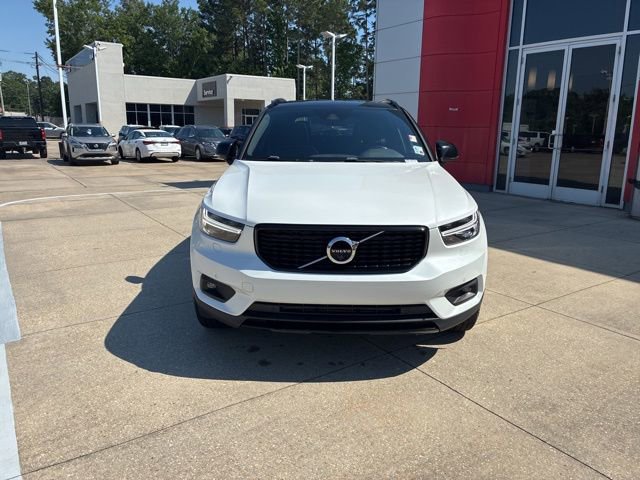 Used 2020 Volvo XC40 T5 R-Design w/ Protection Package Premier AWD/4WD image 2