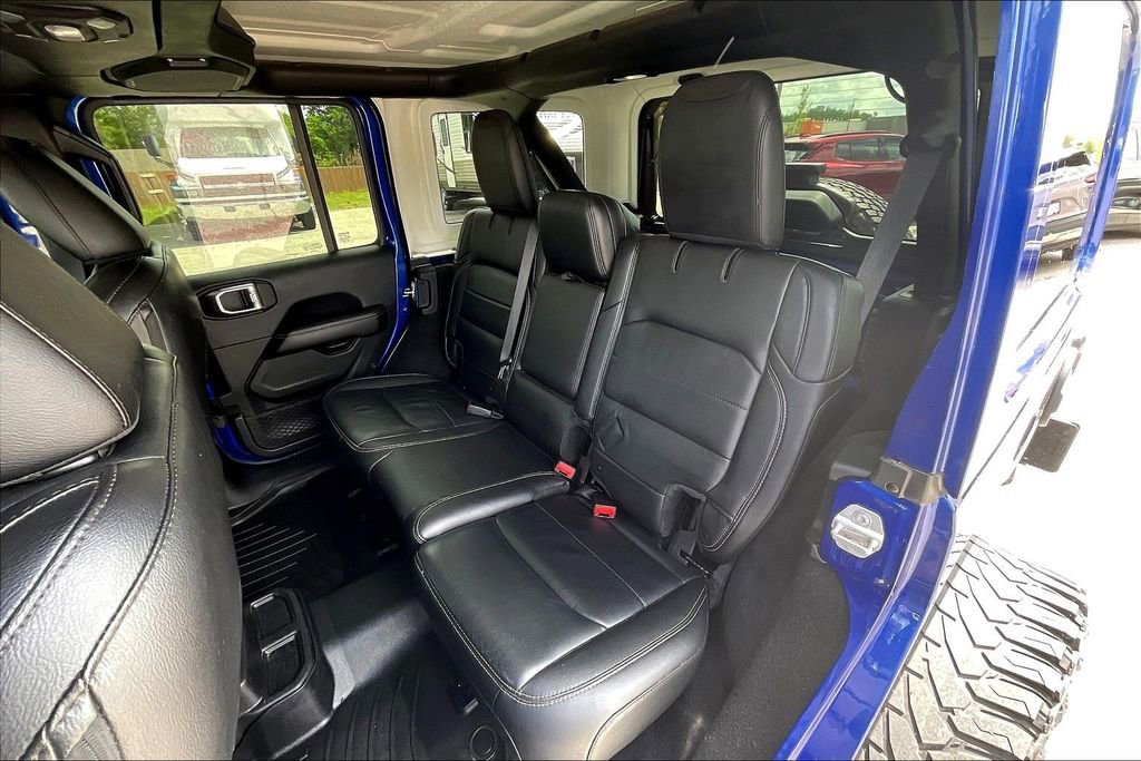 Used 2018 Jeep Wrangler Unlimited Sahara AWD/4WD image 28