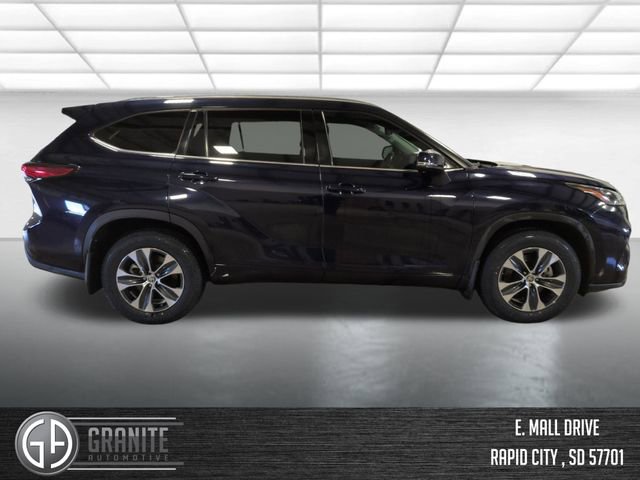 Used 2020 Toyota Highlander XLE w/ Protection Package #3 image 6