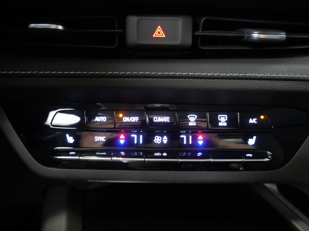Used 2023 Buick Envision Essence FWD image 23