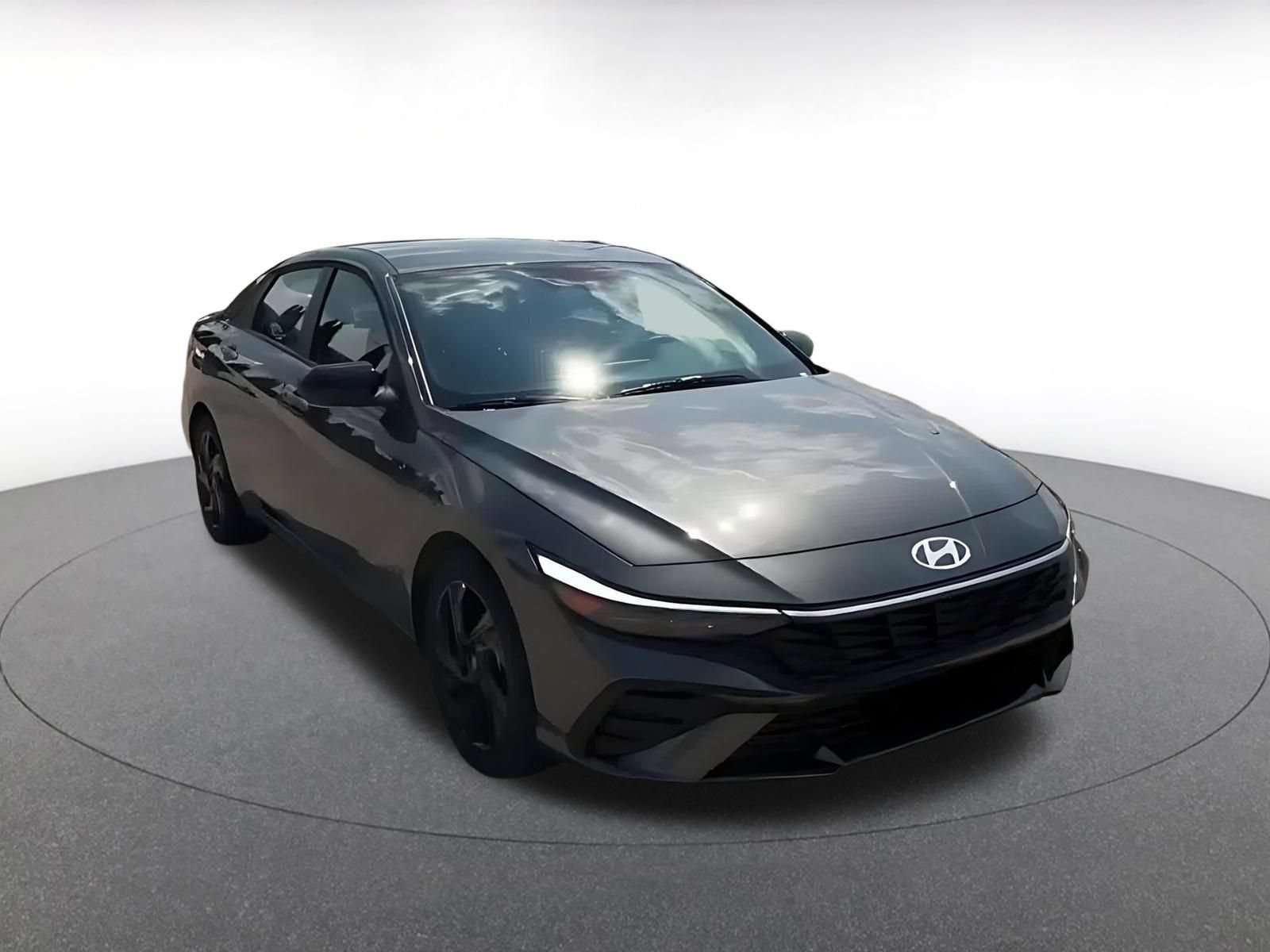 Used 2026 Hyundai Elantra Sport FWD image 3