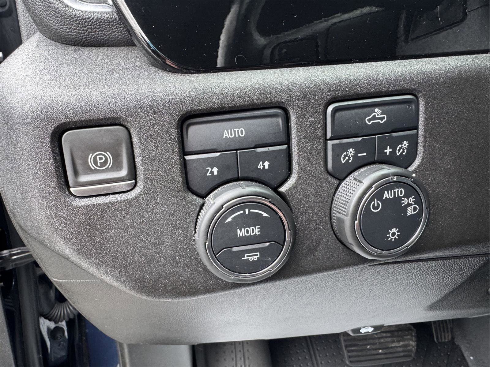 Used 2022 Chevrolet Silverado 1500 LT AWD/4WD image 16