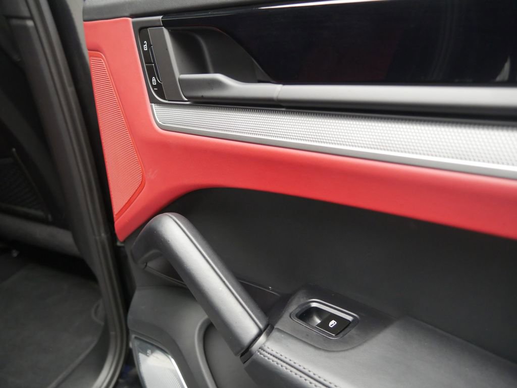 Certified 2026 Porsche Cayenne Coupe image 22