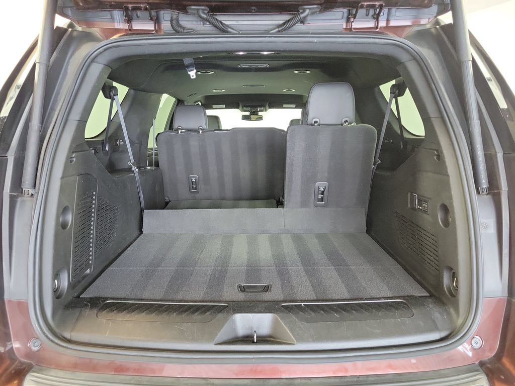Used 2022 Chevrolet Suburban LT w/ Luxury Package RWD image 25