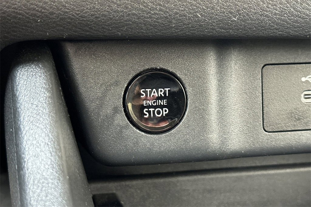 Used 2025 Nissan Rogue SV image 24